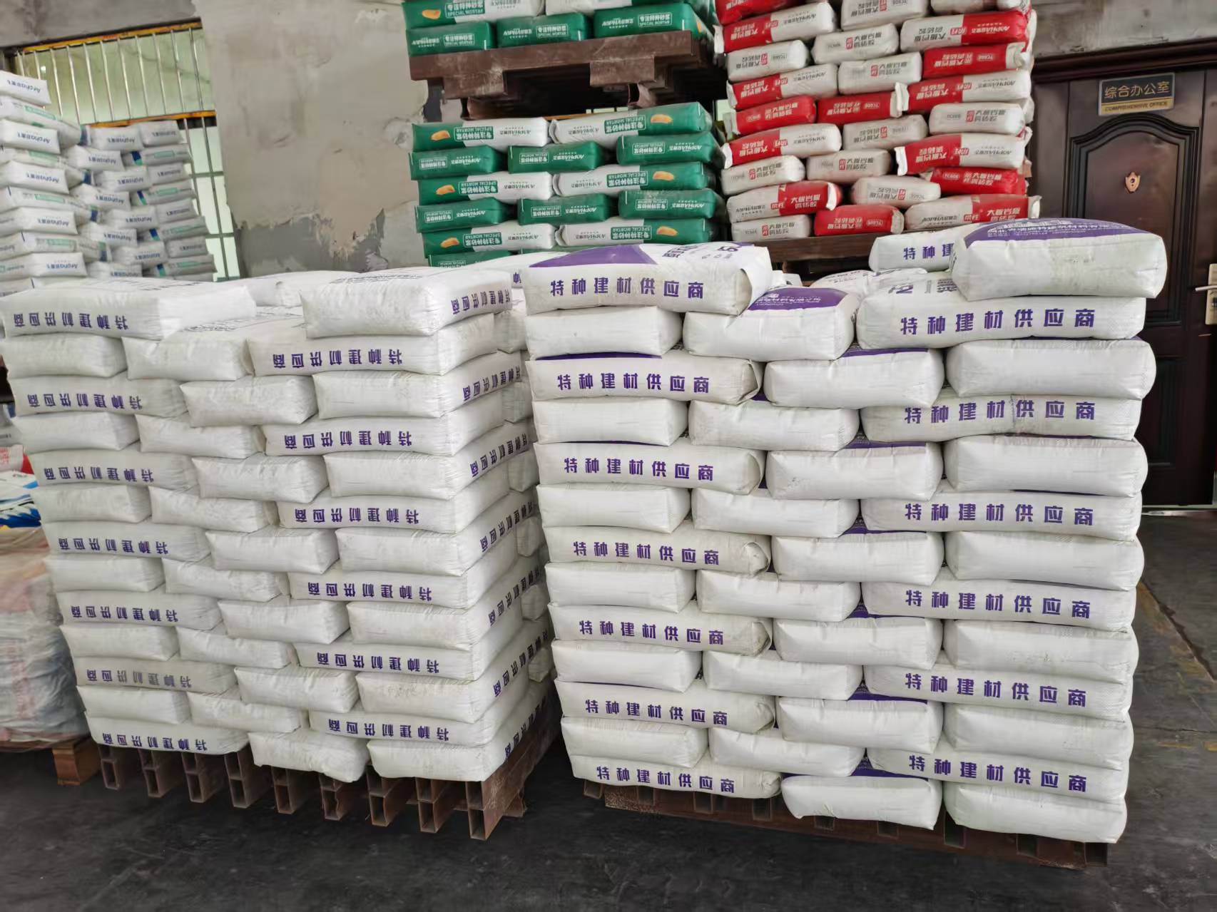 张湾拱顶带模注浆料