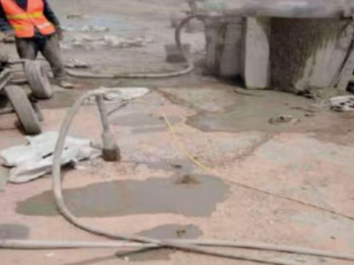 张湾水泥混凝土路面板底注浆技术 路面脱空注浆整治方案